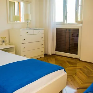 White & In Apartman
